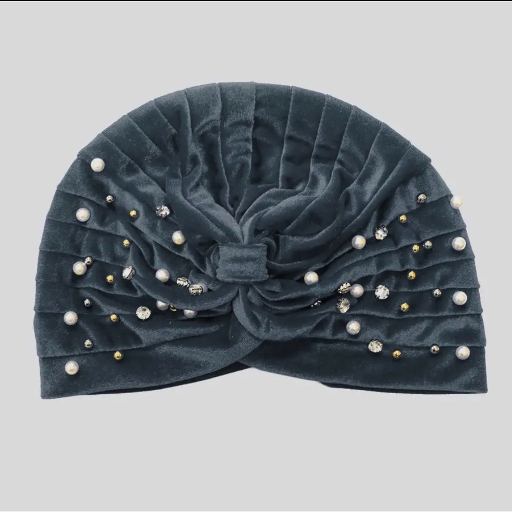 Elegant Gray Velvet Turban with Pearls